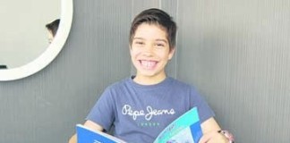 Criança de dez anos apresenta o seu primeiro livro na Biblioteca Municipal