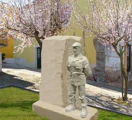 Alvorninha inaugura em Agosto monumento aos combatentes do Ultramar