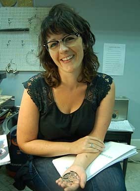 Liliana Alves, uma joalheira caldense à conquista do mercado suíço