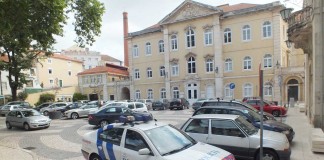 Largo do Termal até serve para a PSP estacionar viatura