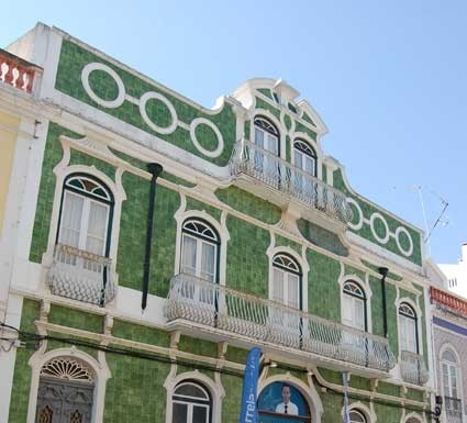 Centralidade e proximidade à população motivam a escolha das sedes de campanha partidárias