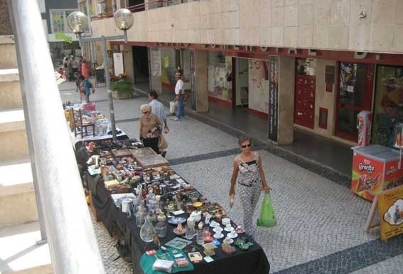 Feira de velharias e artesanato dinamizou o centro da cidade
