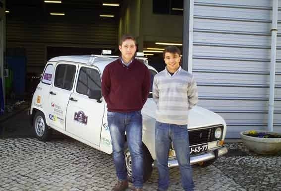 Estudante caldense de França a Marrocos numa 4L