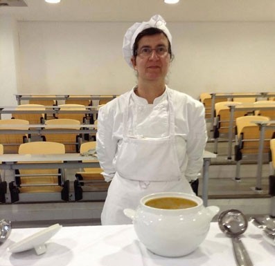 Alunos lançam campanha para ajudar colega a ouvir