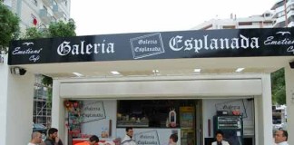 Uma esplanada na avenida