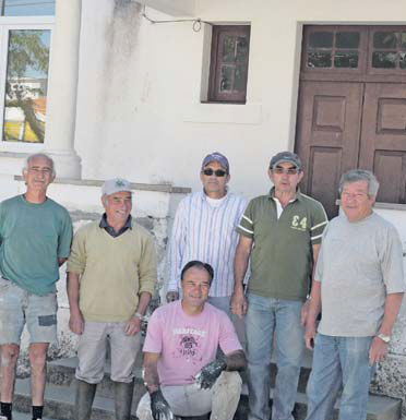 Voluntários pintaram muros da escola de Alfeizerão