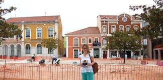 Bebidas, postais, esplanada e cultura num só projecto na Praça da Fruta