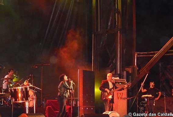 Mau tempo não demoveu os festivaleiros do Cabovisão Oeste Fest