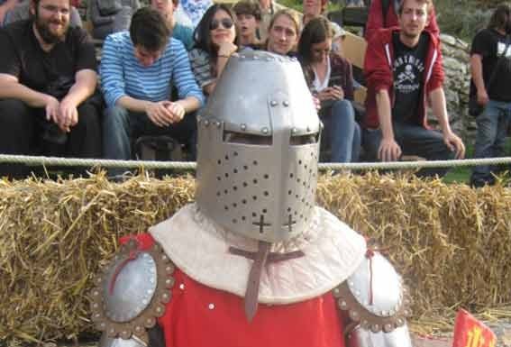 Combatentes medievais de Óbidos com segundo lugar em torneio francês