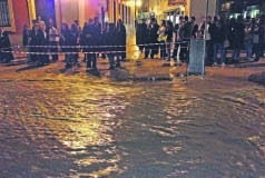 Tromba de água alaga ruas das Caldas