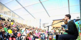 Crianças do concelho recebem livros na Vila Natal