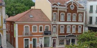 Pintura de fachada na Praça causa indignação