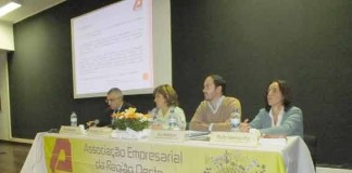 Empresários e trabalhadores em acção de informação sobre direitos e deveres