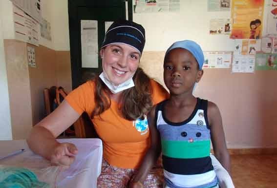 Uma higienista oral caldense em missão humanitária em S. Tomé e Príncipe