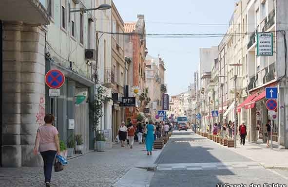 O trânsito na R. Heróis da Grande Guerra Gazeta das Caldas
