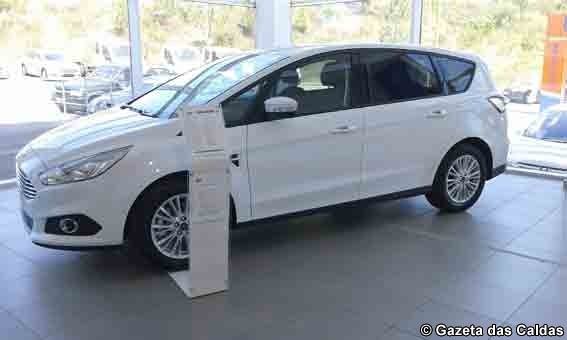 Novo-Ford-S-Max(1)