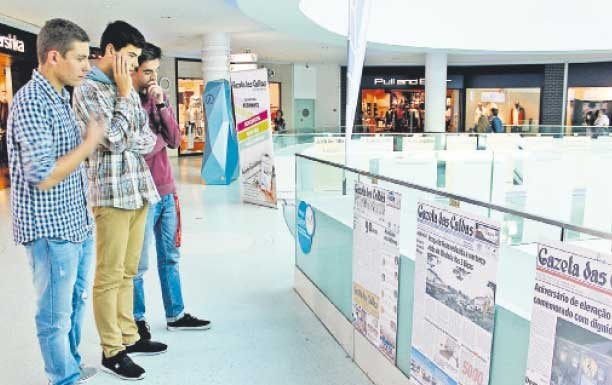 Muita curiosidade e interesse pelas 90 primeiras páginas da Gazeta em exposição no Vivaci Gazeta das Caldas