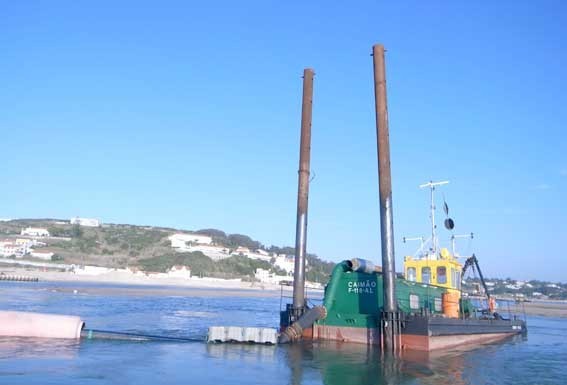 Dragagens na Lagoa prolongam-se até Fevereiro Gazeta das Caldas
