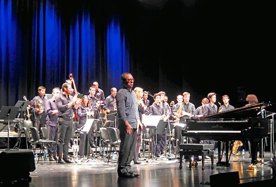 Orquestra Ligeira de Óbidos e Mário Laginha esgotaram grande auditório do CCC Gazeta das caldas