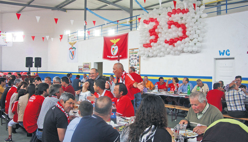 Os benfiquistas na Mata do Porto Mouro juntaram-se pela nona vez | JOEL RIBEIRO