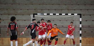 Casa do Benfica perdeu num jogo equilibrado