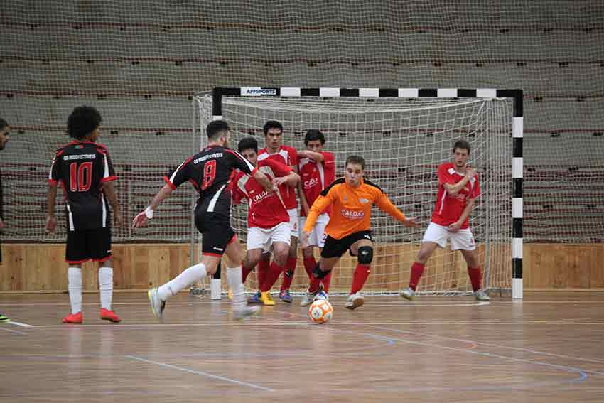 Casa do Benfica perdeu num jogo equilibrado