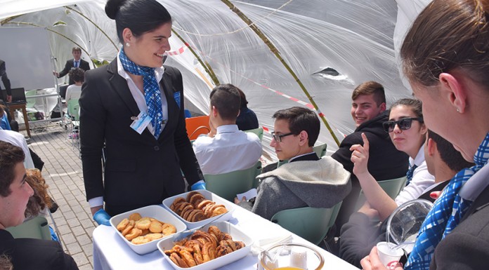 Alunos simulam profissões ligadas à aviação