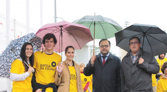 Colégio Rainha D. Leonor protestou vestindo-se de amarelo
