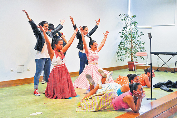 Leituras, ilustrações e dança na Biblioteca Municipal