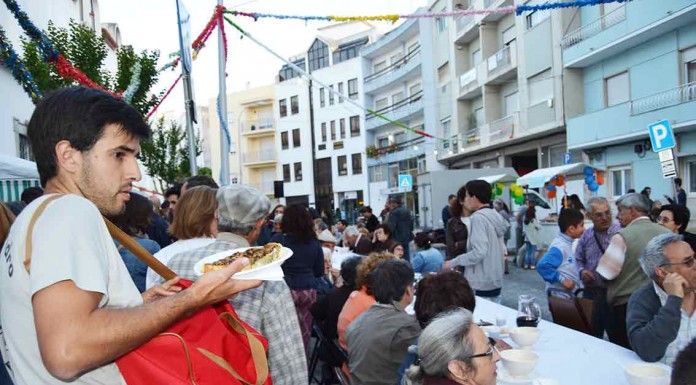Viver e saborear os santos populares na rua