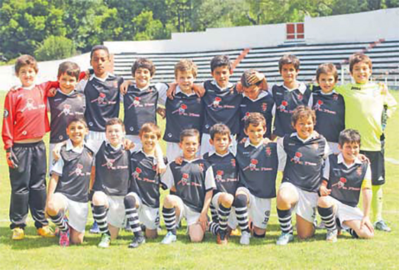 Caldas B fez quatro golos em cada parte