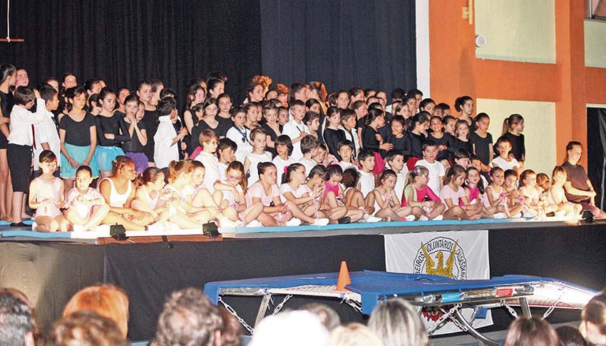 Cerca de 500 pessoas assistiram ao sarau dos Bombeiros