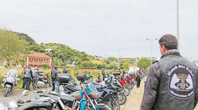 Centenas de motards na Foz do Arelho