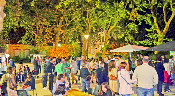 Um baile, futebol, tasquinhas e jazz num sábado de Verão no Parque D. Carlos I
