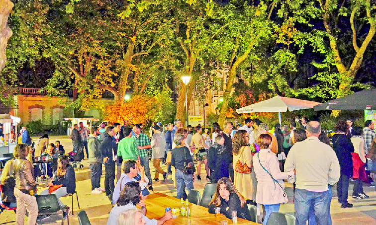Um baile, futebol, tasquinhas e jazz num sábado de Verão no Parque D. Carlos I