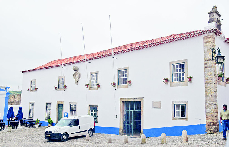 Moscas em Óbidos motivam queixa da Câmara contra entidades públicas