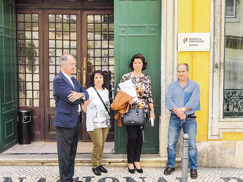 Moradores da Avarela queixam-se  na Secretaria de Estado do Ambiente