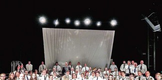 O três em um da Sociedade Musical e Recreativa Obidense: banda, orquestra ligeira e orquestra juvenil