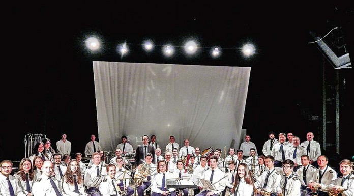 O três em um da Sociedade Musical e Recreativa Obidense: banda, orquestra ligeira e orquestra juvenil