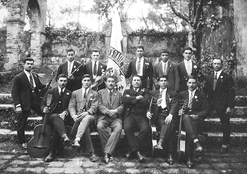A Sociedade Filarmónica e Recreativa Gaeirense começou por ser uma Tuna
