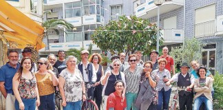 Comerciantes e moradores unidos para festejar o Dia do Bairro Azul