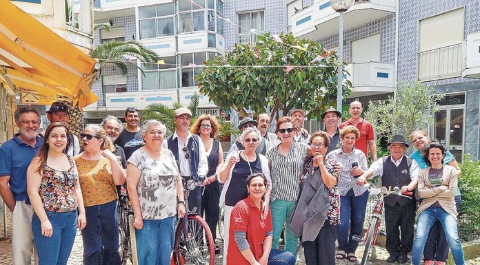 Comerciantes e moradores unidos para festejar o Dia do Bairro Azul