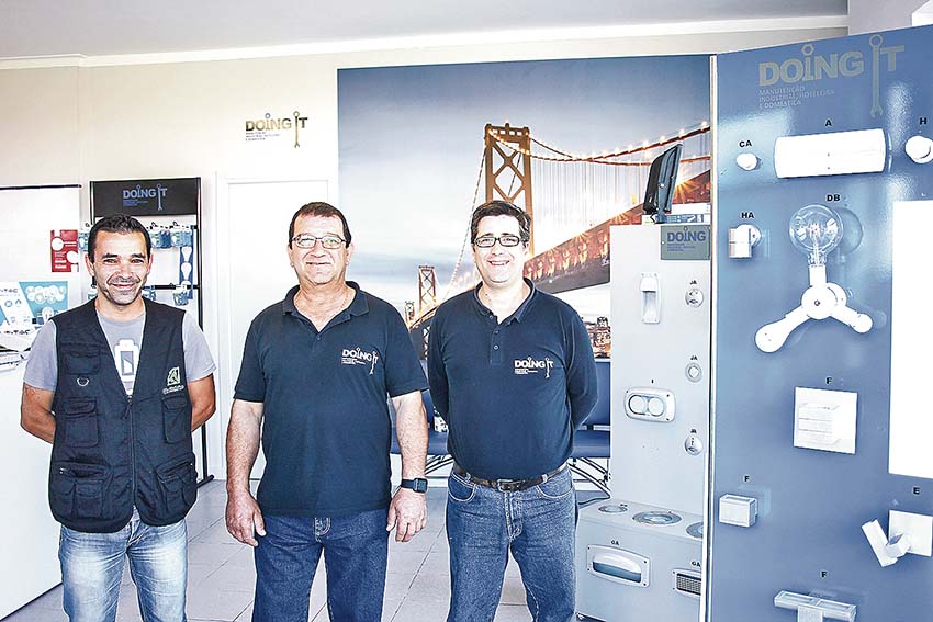 Doing It abre loja  de iluminação LED