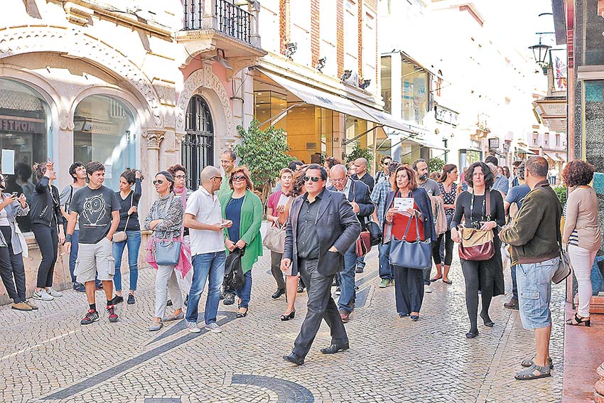 “Exit” da Molda leva peças de cerâmica  ao comércio caldense