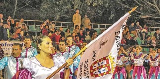 Marchas populares e frango assado no Monte Olivett