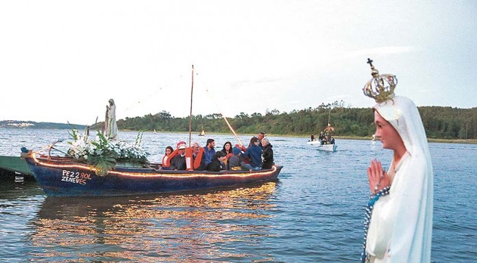 Procissão e caravanas nas festas da Foz do Arelho