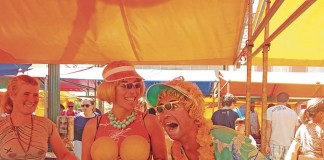 Os turistas Oli e Mary animaram o comércio tradicional das Caldas