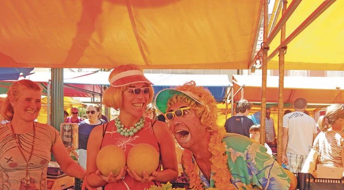 Os turistas Oli e Mary animaram o comércio tradicional das Caldas