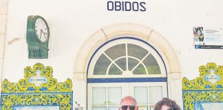 Turistas desembarcam num deserto e queixam-se da falta de informação e sinalização