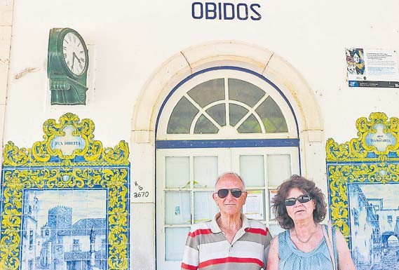 Turistas desembarcam num deserto e queixam-se da falta de informação e sinalização